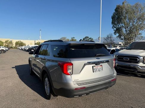 Used 2024 Ford Explorer XLT RWD image 3