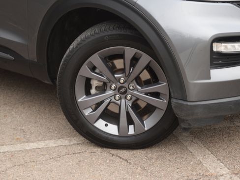 Used 2023 Ford Explorer XLT w/ Equipment Group 202A image 31