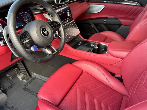 Used 2025 Maserati Grecale Modena image 11