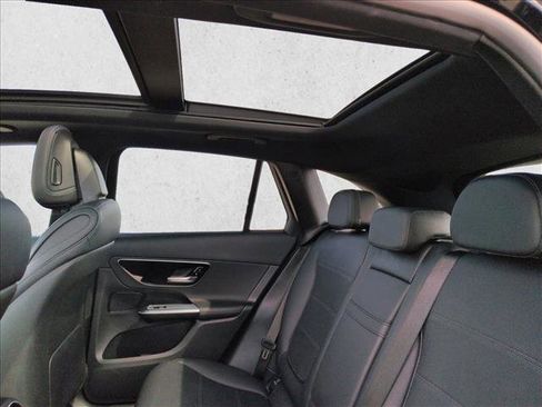 Used 2025 Mercedes-Benz GLC 300 4MATIC image 18