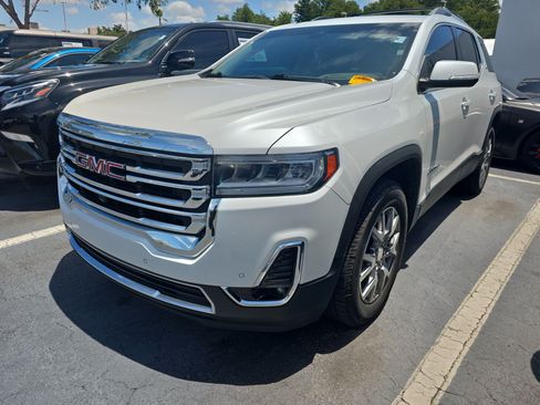 Used 2021 GMC Acadia SLT w/ Technology Package FWD image 3