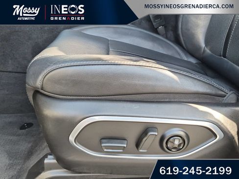 Used 2024 Jeep Wagoneer L Series II RWD image 14