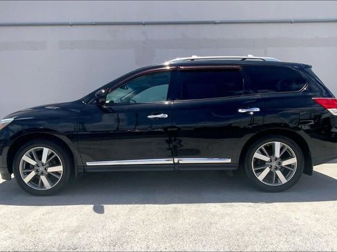 Used 2015 Nissan Pathfinder Platinum w/ Family Entertainment Package FWD image 3