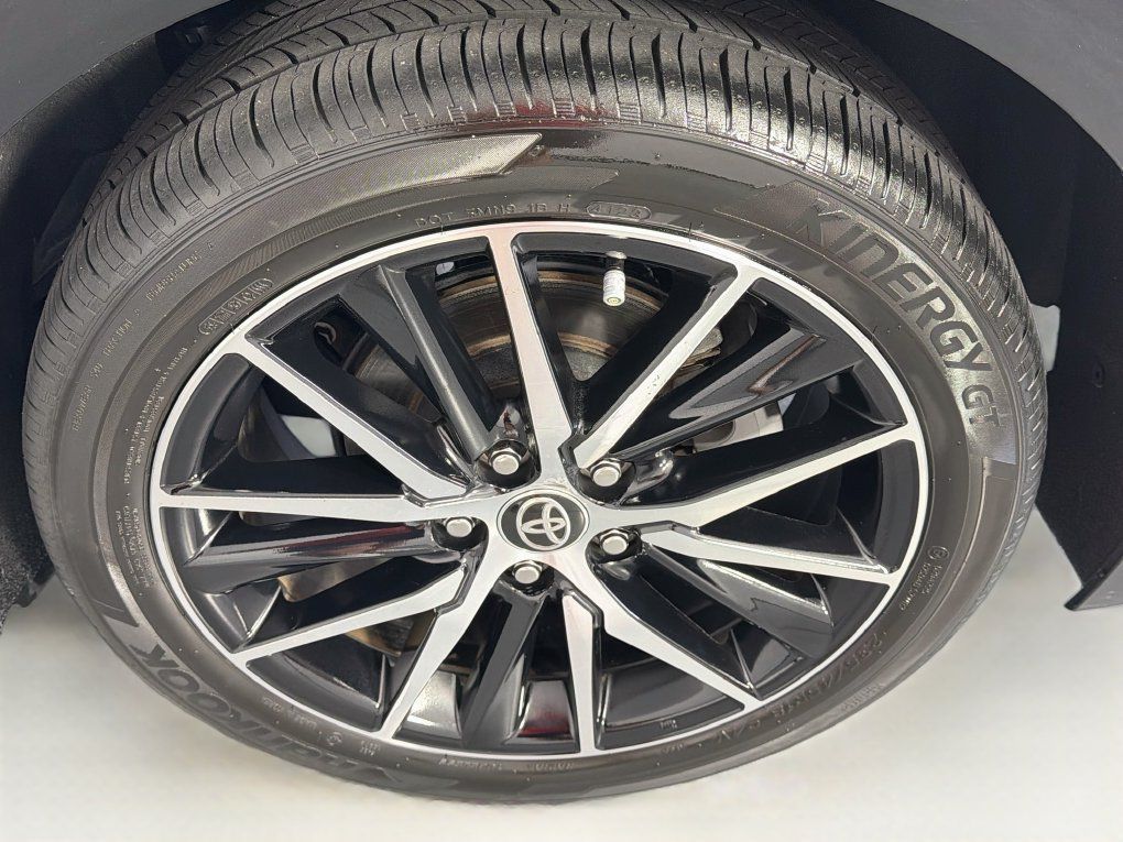 Used 2024 Toyota Camry SE w/ Cold Weather Package FWD image 34