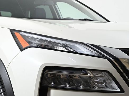 Certified 2022 Nissan Rogue SV AWD/4WD image 2