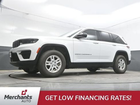 Used 2022 Jeep Grand Cherokee Laredo w/ Luxury Tech Group I AWD/4WD image 42