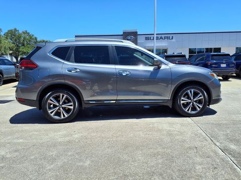 Used 2017 Nissan Rogue SL FWD image 25