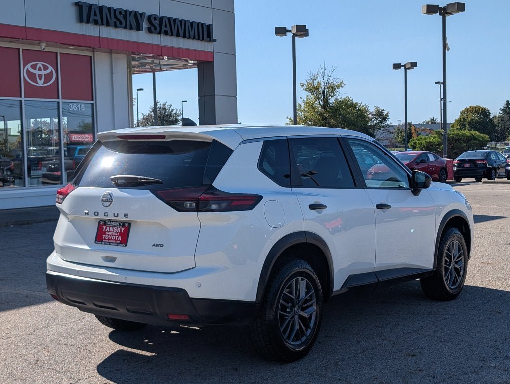 Used 2024 Nissan Rogue S AWD/4WD image 8