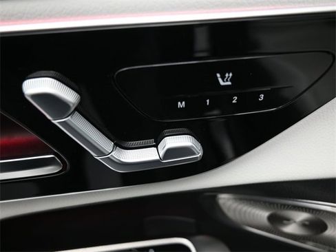 Used 2025 Mercedes-Benz GLC 300 image 13