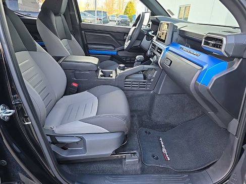 Used 2025 Toyota Tacoma TRD Off-Road image 28