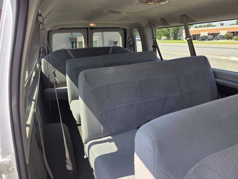 Used 2006 Ford E-350 and Econoline 350 XLT RWD image 13