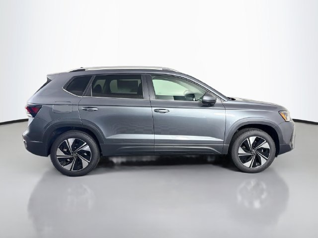 Certified 2025 Volkswagen Taos SE AWD/4WD image 8