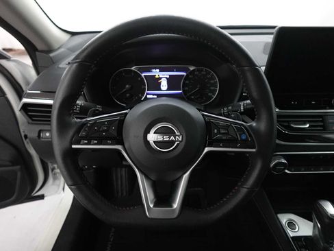 Used 2024 Nissan Altima 2.0 SR FWD image 16