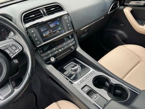 Used 2017 Jaguar F-PACE Premium AWD/4WD image 36