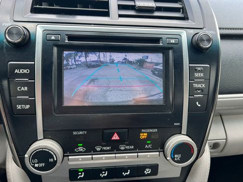 Used 2014 Toyota Camry LE image 16