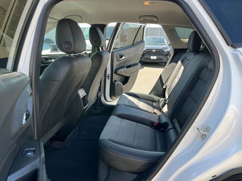 Used 2025 Chevrolet Trax LT w/ LT Convenience Package FWD image 26