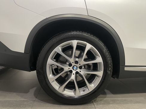 Certified 2025 BMW X5 xDrive40i w/ Parking Assistance Package AWD/4WD image 9