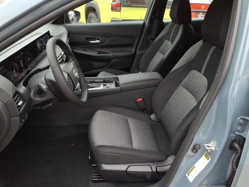 New 2026 Nissan Sentra SV w/ SV Convenience Package FWD image 4