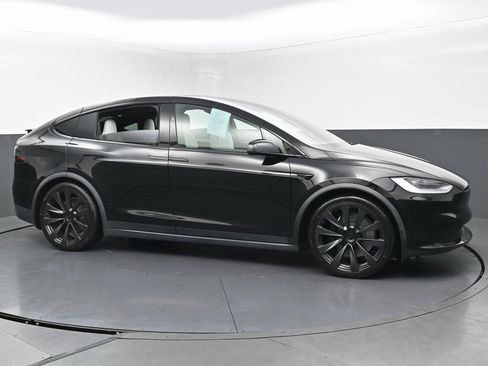 Used 2022 Tesla Model X Plaid image 5