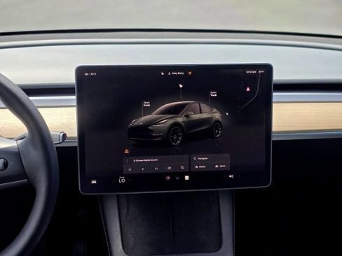 Used 2023 Tesla Model Y Long Range AWD/4WD image 21
