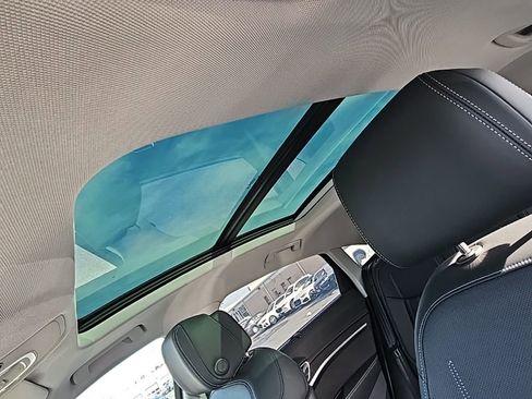 Used 2022 Audi e-tron Prestige w/ Prestige Package image 10