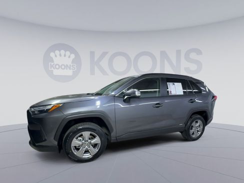 Used 2025 Toyota RAV4 LE AWD/4WD image 5