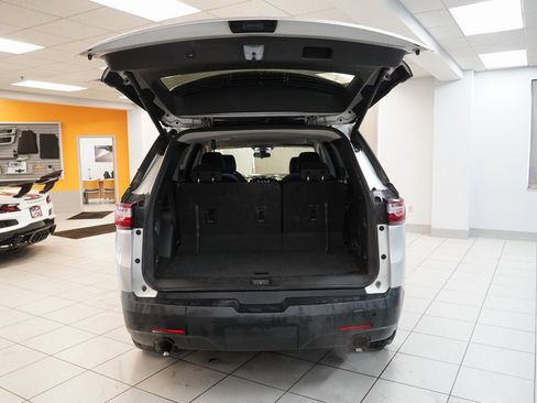 Used 2018 Chevrolet Traverse LT image 9