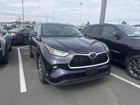 Used 2021 Toyota Highlander XLE image 5