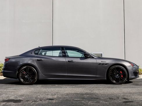 Used 2022 Maserati Quattroporte Modena image 6