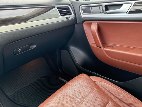 Used 2016 Volkswagen Touareg Executive image 28