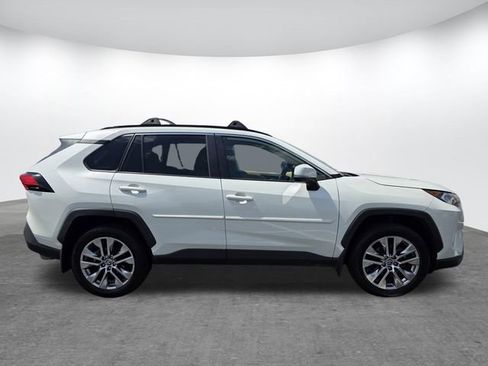 Used 2021 Toyota RAV4 XLE Premium image 3