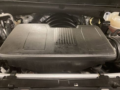 Used 2024 Chevrolet Suburban Premier image 4