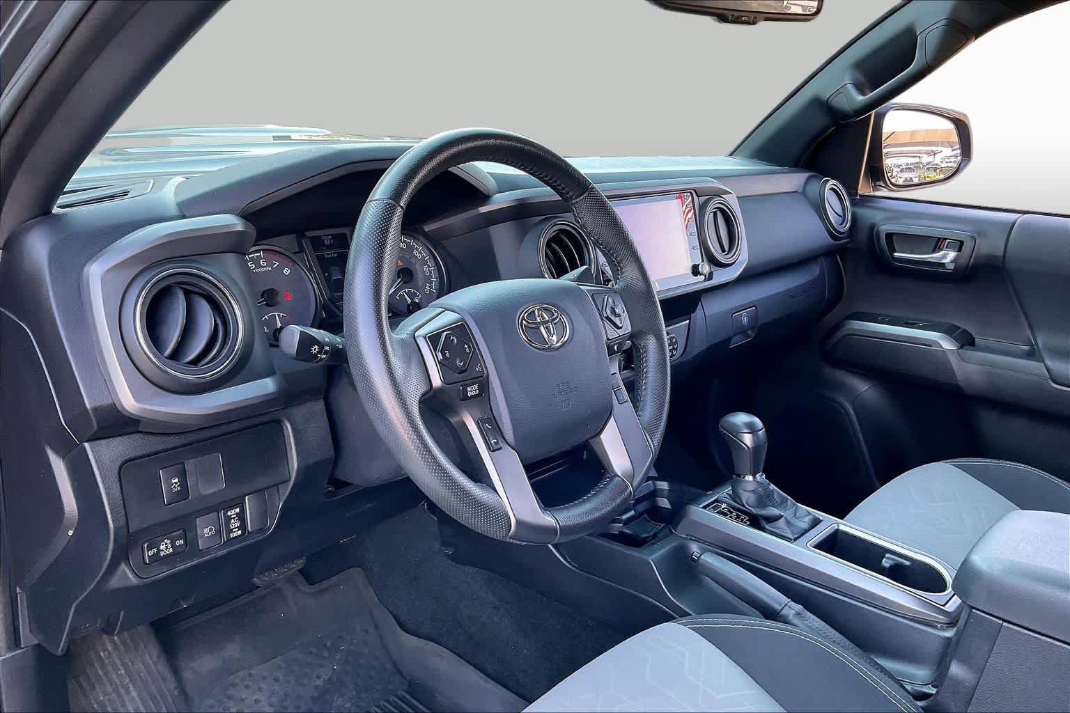 Used 2020 Toyota Tacoma TRD Sport w/ Technology Package AWD/4WD image 17