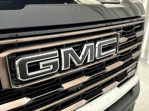 Used 2024 GMC Sierra 2500 AT4X w/ AT4X AEV Edition image 7