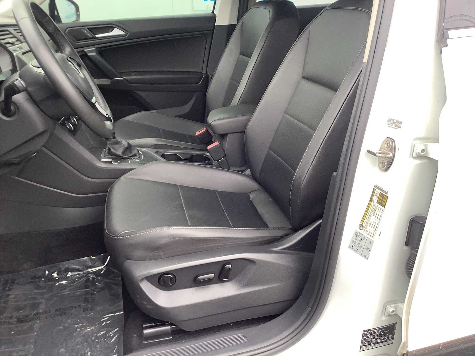Used 2020 Volkswagen Tiguan SE FWD image 11