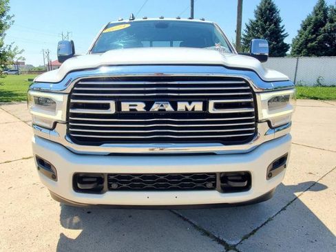 Used 2024 RAM 3500 Laramie AWD/4WD image 2