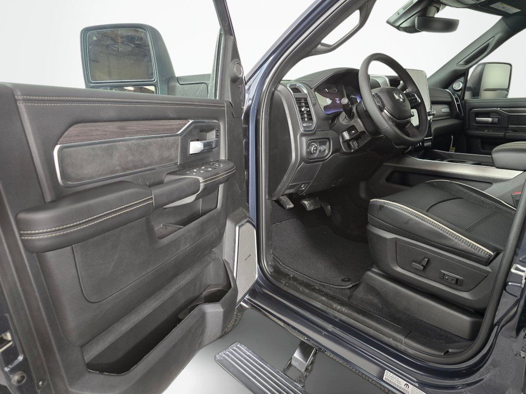 New 2026 RAM 2500 Laramie AWD/4WD image 18
