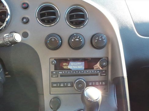 Used 2006 Pontiac Solstice Convertible w/ Premium Package image 10