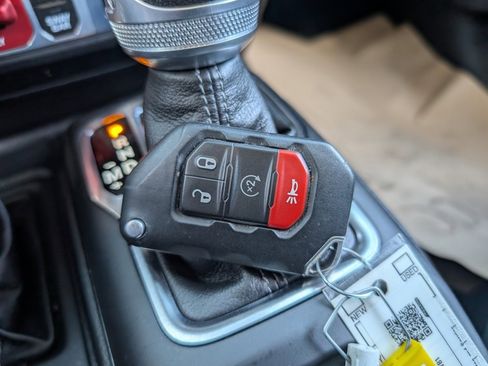 Used 2024 Jeep Wrangler Unlimited Rubicon w/ Capability Package image 21