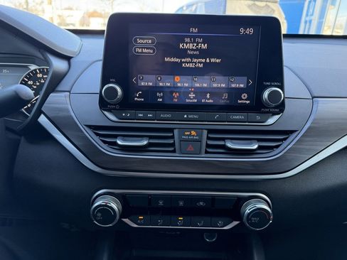 Used 2024 Nissan Altima 2.5 SV image 23