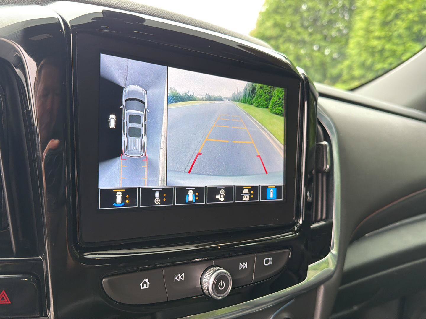 Used 2023 Chevrolet Traverse RS w/ LPO, Floor Liner Package FWD image 24