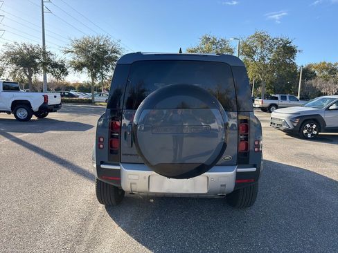 Used 2023 Land Rover Defender 110 SE image 3