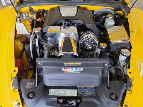 Used 2004 Chevrolet SSR w/ Preferred Equipment Group RWD image 19