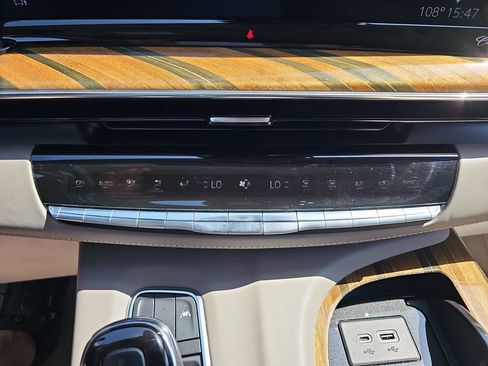 Used 2022 Cadillac Escalade Premium Luxury Platinum AWD/4WD image 26