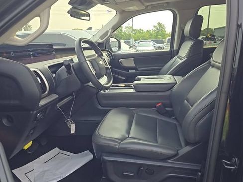 Used 2025 Ford Expedition Active AWD/4WD image 7