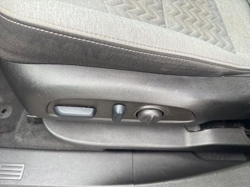 Used 2022 Chevrolet Equinox LS w/ LS Convenience Package image 26