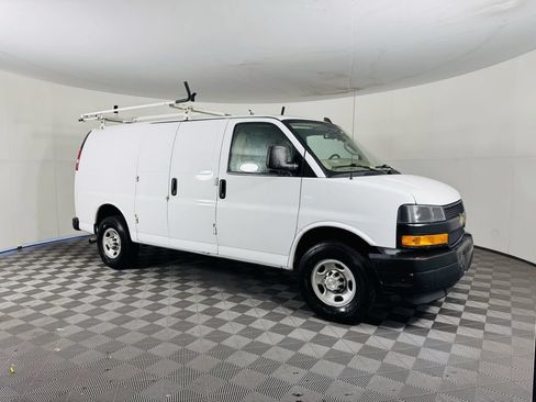 Used 2022 Chevrolet Express 2500 w/ Driver Convenience Package RWD image 4