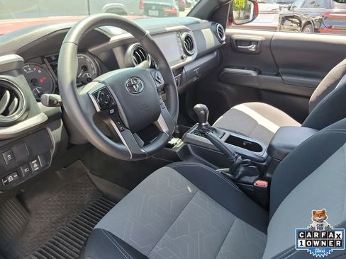 Used 2023 Toyota Tacoma TRD Off-Road w/ Technology Package AWD/4WD image 17