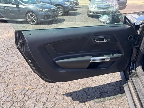 Used 2015 Ford Mustang Coupe RWD image 17