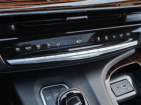 Used 2022 Cadillac Escalade Premium Luxury image 22